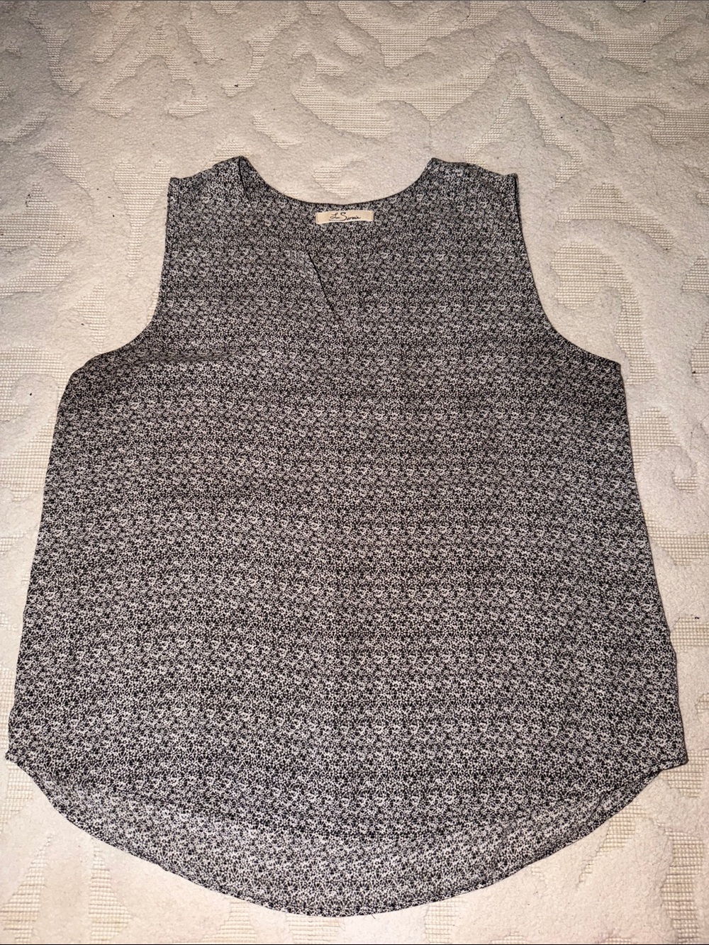 Sleeveless Black & White Micro-Print Tank Top